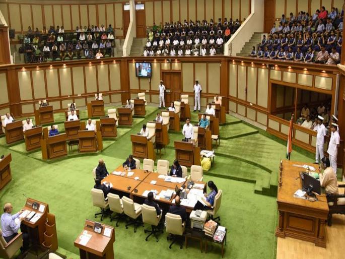 Against the elderly leader and the new young power chair in Goa | बुजूर्ग नेते विरोधात आणि नवे तरुण सत्तेच्या खुर्चीवर