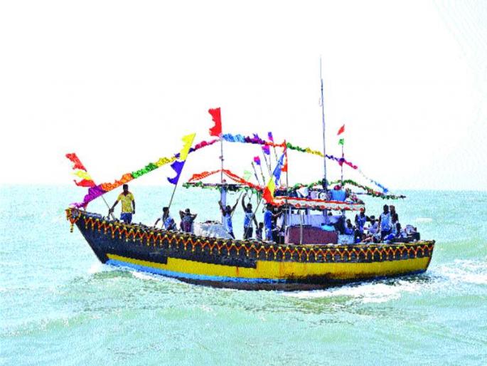 The Koli brothers of Murud returned home for Holi festival | होळी सणासाठी मुरुडमधील कोळी बांधव परतले घरी The Koli brothers of Murud returned home for Holi festival | होळी सणासाठी मुरुडमधील कोळी बांधव परतले घरी