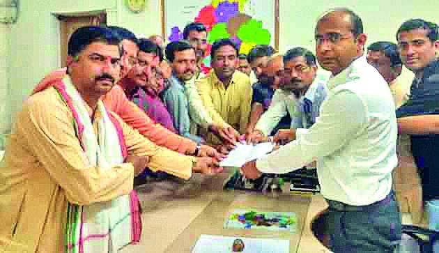 stop release 'Dashchriya' movie! | ‘दशक्रिया’ चित्रपटाच्या प्रदर्शनावर बंदी घालण्याची मागाणी!