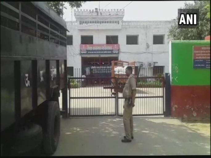 Uttar Pradesh 27 prisoners of dasna jail found infected with hiv in ghaziabad | उत्तर प्रदेश : डासना कारागृहातील 27 तर मेरठमधील 10 केद्यांना HIVचा संसर्ग