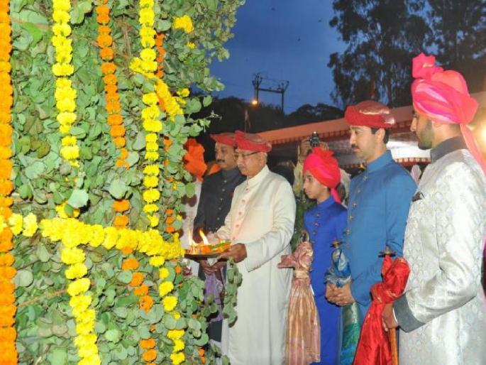 Although Kolhapur's Dussehra festival has been included in the list of state festivals, the government has not yet provided funds | Kolhapur Dussehra: पैसे नाहीत हातात अन् म्हणे दसरा महोत्सव करा थाटात Although Kolhapur's Dussehra festival has been included in the list of state festivals, the government has not yet provided funds | Kolhapur Dussehra: पैसे नाहीत हातात अन् म्हणे दसरा महोत्सव करा थाटात