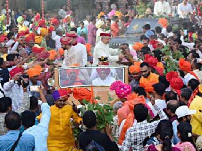 Kolhapur Royal Dussehra among major festivals of the state, boosts tourism growth | कोल्हापूरचा शाही दसरा राज्याच्या प्रमुख महोत्सवांत, जिल्ह्याच्या शिरपेचात मानाचा तुरा  Kolhapur Royal Dussehra among major festivals of the state, boosts tourism growth | कोल्हापूरचा शाही दसरा राज्याच्या प्रमुख महोत्सवांत, जिल्ह्याच्या शिरपेचात मानाचा तुरा