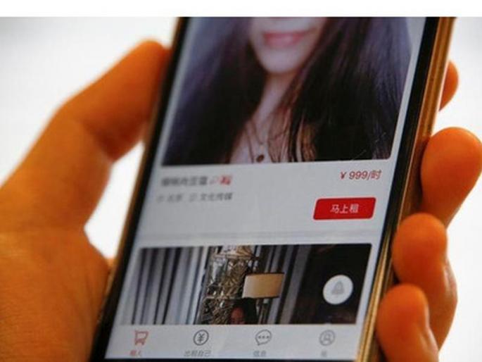 shopping centre in southern china offers girlfriends on rent but with a condition | 'या' ठिकाणी मिळते गर्लफ्रेण्ड भाड्याने, फक्त मानावी लागेल 'ही' अट shopping centre in southern china offers girlfriends on rent but with a condition | 'या' ठिकाणी मिळते गर्लफ्रेण्ड भाड्याने, फक्त मानावी लागेल 'ही' अट