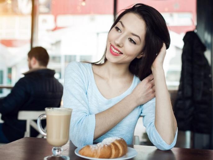 Dating App Scam: A beautiful young woman Bhumi from a dating app came to meet at a cafe, ordered Rs 12,000 food, drinks and ran away... Scam with youth | डेटिंग अॅपवरून सुंदर तरुणी कॅफेत भेटायला आली, १२००० रुपयांचे बिल केले आणि पळून गेली... तरुण बिचारा... Dating App Scam: A beautiful young woman Bhumi from a dating app came to meet at a cafe, ordered Rs 12,000 food, drinks and ran away... Scam with youth | डेटिंग अॅपवरून सुंदर तरुणी कॅफेत भेटायला आली, १२००० रुपयांचे बिल केले आणि पळून गेली... तरुण बिचारा...