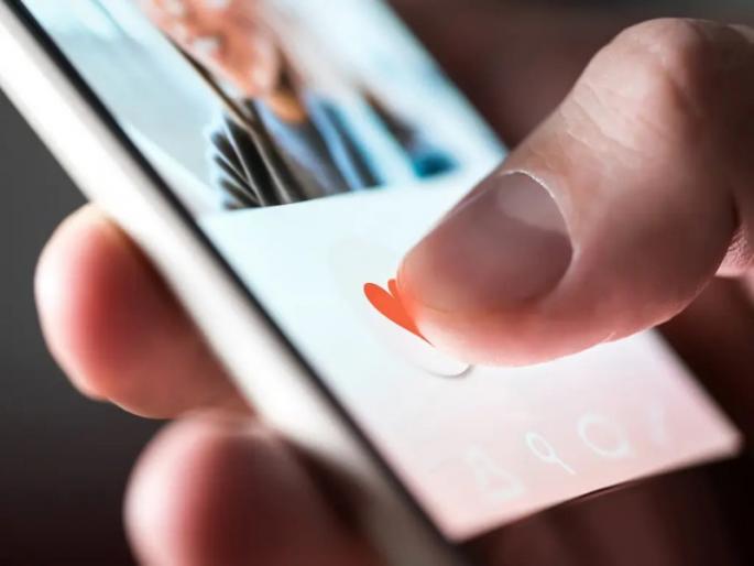 Chatting with a stranger on a dating app was costly, the young man was cheated by asking him to meet at a lodge. | डेटिंग ॲपवर अनोळखी मुलीशी चॅटिंग पडली महागात, लॉजवर भेटायला बोलावून तरुणाला 'असं' लुबाडलं Chatting with a stranger on a dating app was costly, the young man was cheated by asking him to meet at a lodge. | डेटिंग ॲपवर अनोळखी मुलीशी चॅटिंग पडली महागात, लॉजवर भेटायला बोलावून तरुणाला 'असं' लुबाडलं