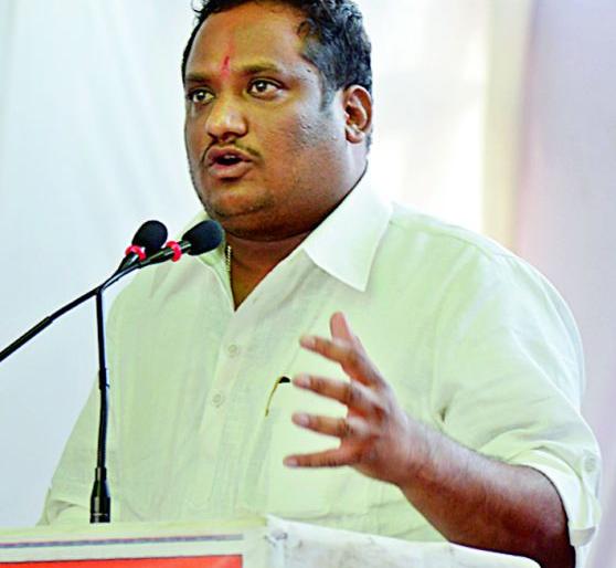 FIR lodged against former mayor and two corporators of Nagpur NMC | नागपूरच्या  माजी महापौरांसह दोन नगरसेवकांवर गुन्हे दाखल