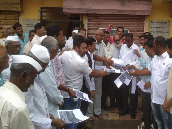 Opposing the supply of Dudhganga water to Ichalkaranji, the Dudhganga Rescue Action Committee defied the order of the state government | इचलकरंजीला दूधगंगेचे पाणी देण्यास विरोध, दूधगंगा बचाव कृती समितीने राज्य सरकारच्या आदेशाची केली होळी Opposing the supply of Dudhganga water to Ichalkaranji, the Dudhganga Rescue Action Committee defied the order of the state government | इचलकरंजीला दूधगंगेचे पाणी देण्यास विरोध, दूधगंगा बचाव कृती समितीने राज्य सरकारच्या आदेशाची केली होळी