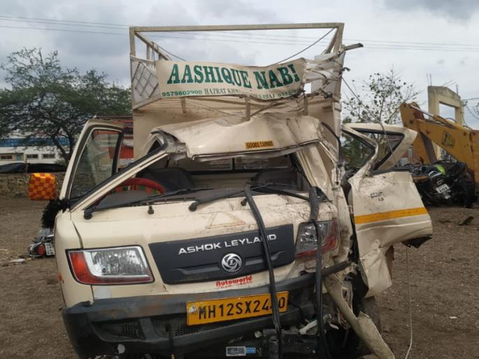 Tempo truck hits Patas Ghat! A 19-year-old youth died in an accident | दौंड तालुक्यातील पाटस घाटात टेम्पोची ट्रकला धडक! अपघातात १९ वर्षीय युवकाचा दुर्दैवी मृत्यू Tempo truck hits Patas Ghat! A 19-year-old youth died in an accident | दौंड तालुक्यातील पाटस घाटात टेम्पोची ट्रकला धडक! अपघातात १९ वर्षीय युवकाचा दुर्दैवी मृत्यू
