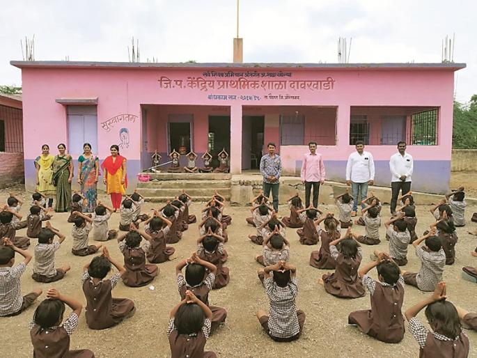Zilla Parishad gives students in Zila Parishad speech in English because of their talented teachers | ध्येयवेड्या शिक्षकांमुळे जिल्हा परिषद शाळेतील विद्यार्थी देतात इंग्रजीत भाषण Zilla Parishad gives students in Zila Parishad speech in English because of their talented teachers | ध्येयवेड्या शिक्षकांमुळे जिल्हा परिषद शाळेतील विद्यार्थी देतात इंग्रजीत भाषण
