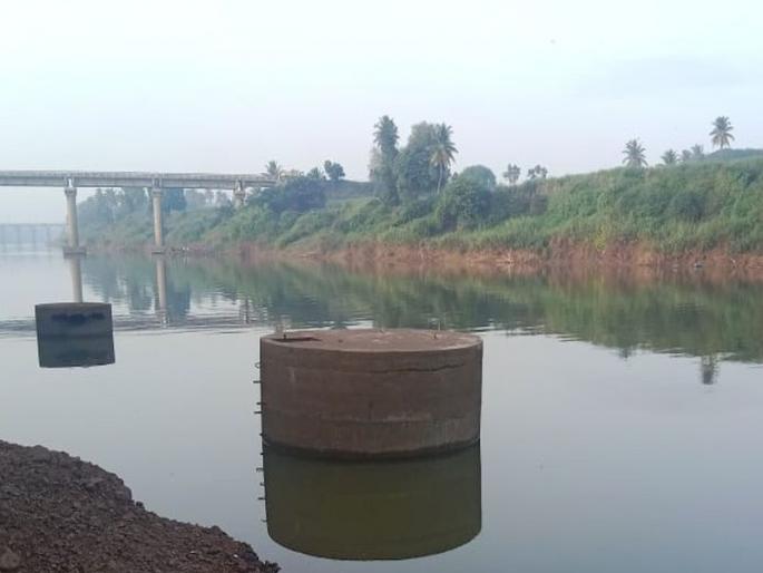 Decline in water level of river Krishna in Sangli; Discharge from Koyna dam stopped | सांगलीत कृष्णा नदीच्या पाणी पातळीत घट; कोयना धरणातून विसर्ग थांबविला Decline in water level of river Krishna in Sangli; Discharge from Koyna dam stopped | सांगलीत कृष्णा नदीच्या पाणी पातळीत घट; कोयना धरणातून विसर्ग थांबविला