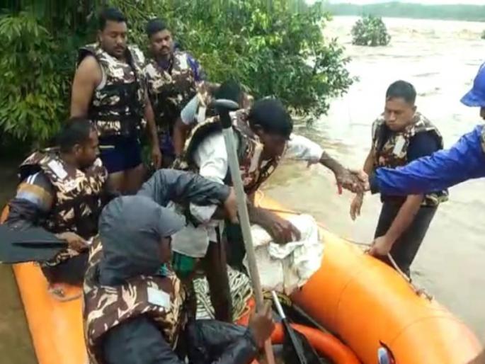 A person trapped in Adan's flood was pulled out safely; The rescue operation lasted for five hours in the middle of the night | अडानच्या पुरामुळे अडकलेल्या व्यक्तीस सुखरुप काढले बाहेर; पाच तास चालली बचाव मोहिम A person trapped in Adan's flood was pulled out safely; The rescue operation lasted for five hours in the middle of the night | अडानच्या पुरामुळे अडकलेल्या व्यक्तीस सुखरुप काढले बाहेर; पाच तास चालली बचाव मोहिम