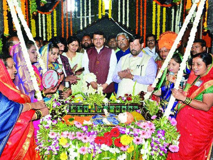 Promise of the height of Shivsmaraka, once again the Chief Minister promises | शिवस्मारकाची उंची लौकिकास साजेशी, मुख्यमंत्र्यांकडून पुन्हा एकदा अभिवचन Promise of the height of Shivsmaraka, once again the Chief Minister promises | शिवस्मारकाची उंची लौकिकास साजेशी, मुख्यमंत्र्यांकडून पुन्हा एकदा अभिवचन