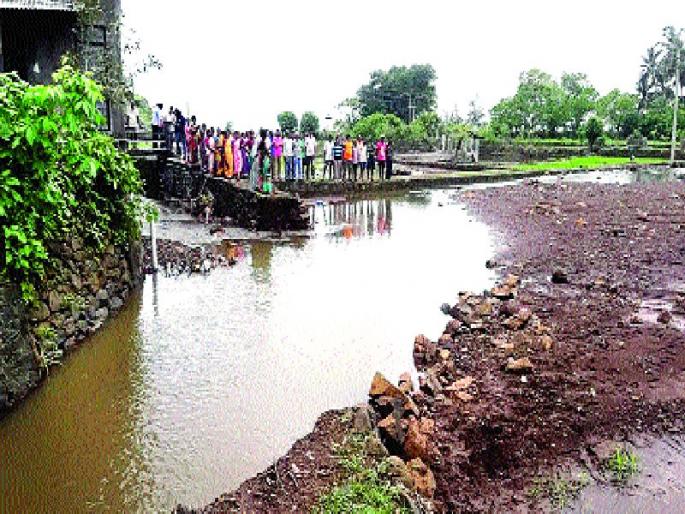 Life-threatening disruption due to rain | पावसामुळे जनजीवन विस्कळीत Life-threatening disruption due to rain | पावसामुळे जनजीवन विस्कळीत