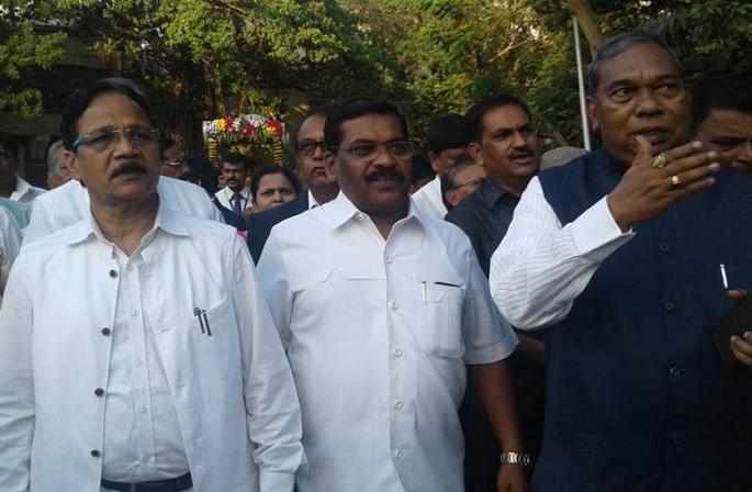 Minister of State Dilip Kamble not found the police | राज्यमंत्री दिलीप कांबळे पोलिसांना सापडेनात