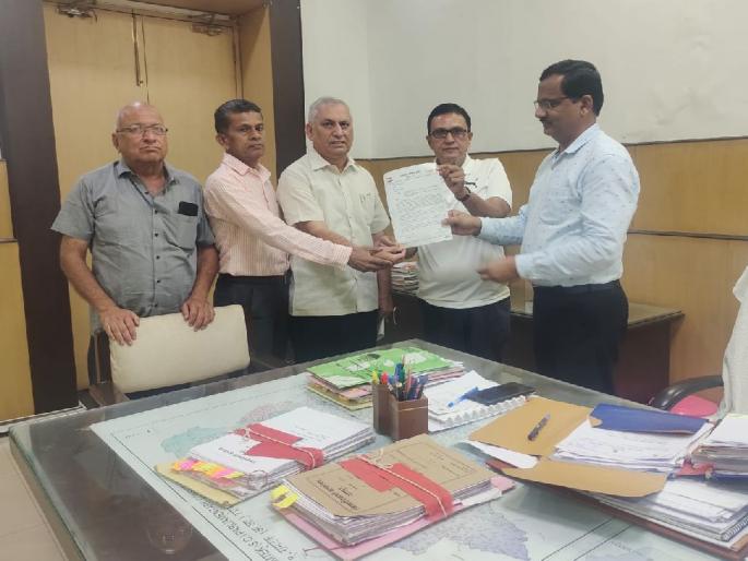 Abolish 5 percent fee on leasehold rights of Sindhi community, memorandum to district administration | सिंधी समाजाच्या मालकी हक्क भाडेपट्ट्यावरील ५ टक्के शुल्क रद्द करा, जिल्हा प्रशासनाला निवेदन Abolish 5 percent fee on leasehold rights of Sindhi community, memorandum to district administration | सिंधी समाजाच्या मालकी हक्क भाडेपट्ट्यावरील ५ टक्के शुल्क रद्द करा, जिल्हा प्रशासनाला निवेदन