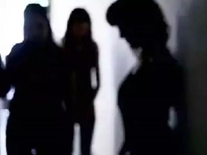 Two women brokers arrested for running sex racket; Two victims, including a minor girl, were rescued | सेक्स रॅकेट चालविणाऱ्या दोन दलाल महिलांना अटक; अल्पवयीन मुलीसह दोन पिडितांची सुटका Two women brokers arrested for running sex racket; Two victims, including a minor girl, were rescued | सेक्स रॅकेट चालविणाऱ्या दोन दलाल महिलांना अटक; अल्पवयीन मुलीसह दोन पिडितांची सुटका