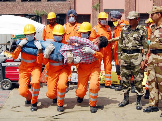Eight thousand disaster friends ready to fight monsoon disasters; 12 lives saved during training | पावसाळी आपत्तींच्या सामन्यासाठी आठ हजार आपदा मित्र सज्ज; प्रशिक्षण काळातच वाचवले १२ जणांचे प्राण Eight thousand disaster friends ready to fight monsoon disasters; 12 lives saved during training | पावसाळी आपत्तींच्या सामन्यासाठी आठ हजार आपदा मित्र सज्ज; प्रशिक्षण काळातच वाचवले १२ जणांचे प्राण