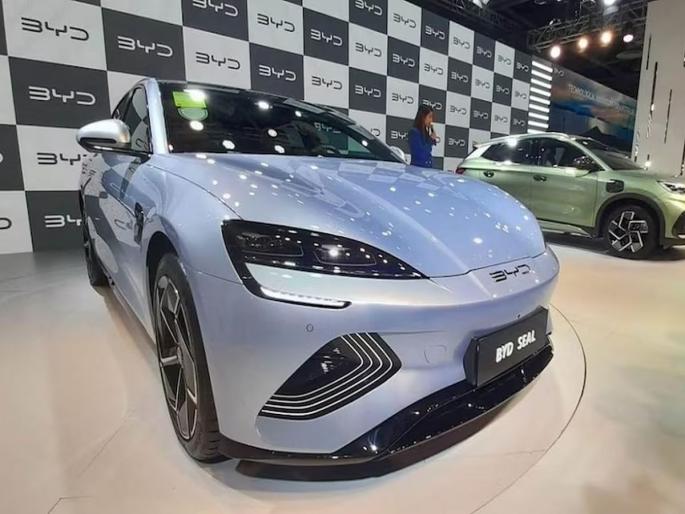 Mumbai-Pune will go four times! 700 km stunning range of BYD Seal arrived at the Auto Expo 2023; Maruti, Hyundai licked | मुंबई-पुणे चारवेळा जाल! ऑटो एक्स्पोमध्ये जबरदस्त रेंजची कार आली; मारुती, ह्युंदाई चाट पडली Mumbai-Pune will go four times! 700 km stunning range of BYD Seal arrived at the Auto Expo 2023; Maruti, Hyundai licked | मुंबई-पुणे चारवेळा जाल! ऑटो एक्स्पोमध्ये जबरदस्त रेंजची कार आली; मारुती, ह्युंदाई चाट पडली