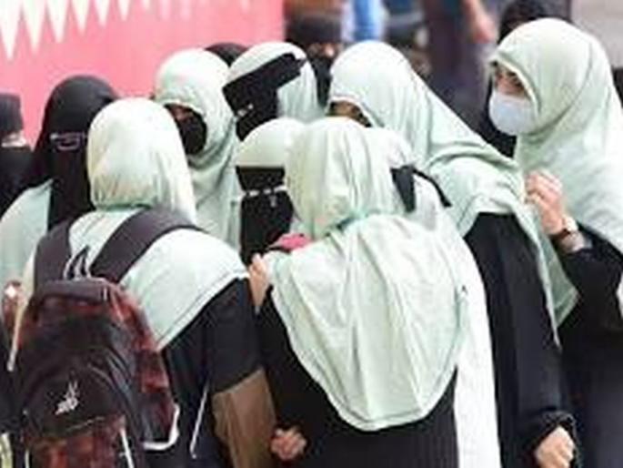 Differences in verdict on hijab ban; One judge accepted the appeal, the other dismissed it | हिजाबबंदीवरील निकालात मतभिन्नता; एका न्यायमूर्तींनी अपील स्वीकारले, दुसऱ्या न्यायमूर्तींनी फेटाळले Differences in verdict on hijab ban; One judge accepted the appeal, the other dismissed it | हिजाबबंदीवरील निकालात मतभिन्नता; एका न्यायमूर्तींनी अपील स्वीकारले, दुसऱ्या न्यायमूर्तींनी फेटाळले