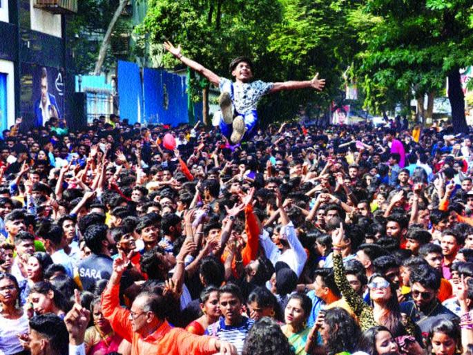 Diwali celebration in Thane | जल्लोषात रंगली दिवाळी पहाट, ठाणेकरांची प्रचंड गर्दी