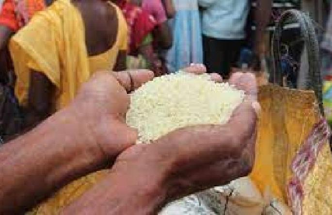illegal sale and rigging of pds food grain from ration shop in tiwasa | तिवस्यात रेशनच्या धान्यावर परवानाधारकाचाच डल्ला