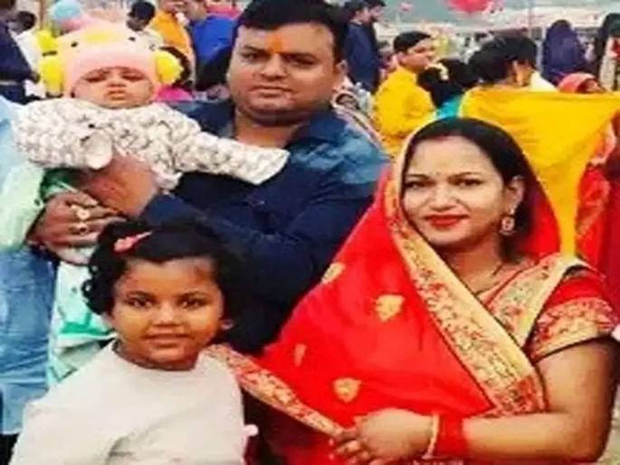 Couple died : Couple died after due to corona infection innocent child performed parents funeral in gorakhpur | Couple died : ७ दिवसात १७ लाख खर्च करूनही जोडपं वाचलं नाही; दीड वर्षांच्या कोरोना संक्रमित मुलानं दिला मुखाग्नी Couple died : Couple died after due to corona infection innocent child performed parents funeral in gorakhpur | Couple died : ७ दिवसात १७ लाख खर्च करूनही जोडपं वाचलं नाही; दीड वर्षांच्या कोरोना संक्रमित मुलानं दिला मुखाग्नी