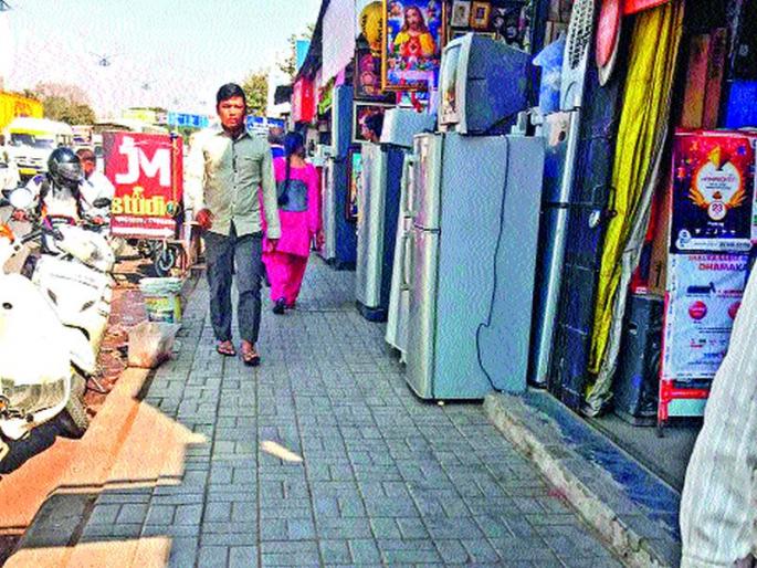 Encroachment of Dange Chowk, encroachment of municipal administration | डांगे चौकाला अतिक्रमणाचा विळखा, महापालिका प्रशासनाचे दुर्लक्ष Encroachment of Dange Chowk, encroachment of municipal administration | डांगे चौकाला अतिक्रमणाचा विळखा, महापालिका प्रशासनाचे दुर्लक्ष