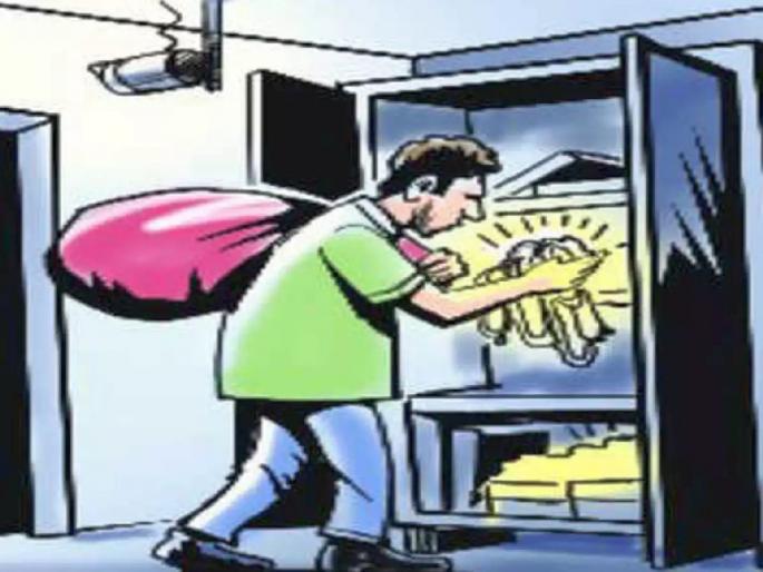 'She' went out for work; Thieves stole valuables worth 1.61 lakh from the house | 'ती' कामानिमित्त घराबाहेर गेली; इकडे चोरट्यांनी १.६१ लाखांचा मुद्देमाल पळवला 'She' went out for work; Thieves stole valuables worth 1.61 lakh from the house | 'ती' कामानिमित्त घराबाहेर गेली; इकडे चोरट्यांनी १.६१ लाखांचा मुद्देमाल पळवला