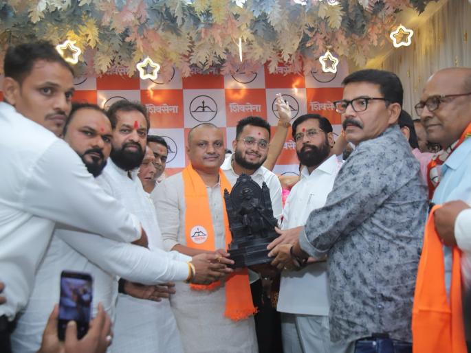 yesterday at matoshree for meeting and today former corporator joins shiv sena deputy cm eknath shinde big setback to uddhav thackeray | काल मातोश्रीवर बैठकीत, आज माजी नगरसेवक शिवसेनेत; वर्धापन दिनीच शिंदेंचा उद्धवसेनेला धक्का yesterday at matoshree for meeting and today former corporator joins shiv sena deputy cm eknath shinde big setback to uddhav thackeray | काल मातोश्रीवर बैठकीत, आज माजी नगरसेवक शिवसेनेत; वर्धापन दिनीच शिंदेंचा उद्धवसेनेला धक्का