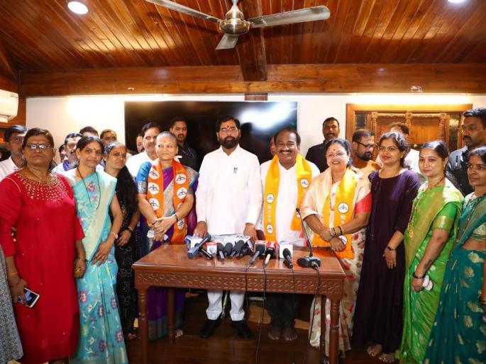 thackeray group faces setback in navi mumbai former corporators left the uddhav sena party and join shiv sena shinde group | नवी मुंबईत ठाकरे गटाला खिंडार! माजी नगरसेवकांचे उद्धवसेनेला जय महाराष्ट्र, शिंदेसेनेत प्रवेश thackeray group faces setback in navi mumbai former corporators left the uddhav sena party and join shiv sena shinde group | नवी मुंबईत ठाकरे गटाला खिंडार! माजी नगरसेवकांचे उद्धवसेनेला जय महाराष्ट्र, शिंदेसेनेत प्रवेश