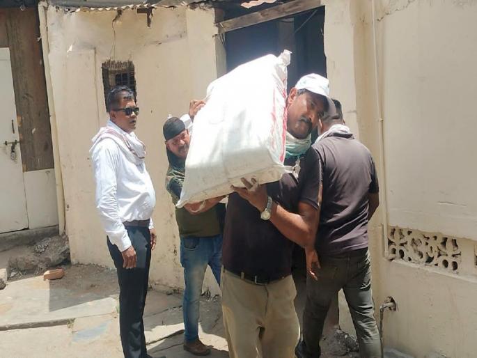 620 kg plastic seized in Chandrapur by municipal corporation, shopkeeper fined Rs 5,000 | चंद्रपुरात ६२० किलो प्लास्टीक जप्त, दुकानदारावर पाच हजारांचा दंड  620 kg plastic seized in Chandrapur by municipal corporation, shopkeeper fined Rs 5,000 | चंद्रपुरात ६२० किलो प्लास्टीक जप्त, दुकानदारावर पाच हजारांचा दंड