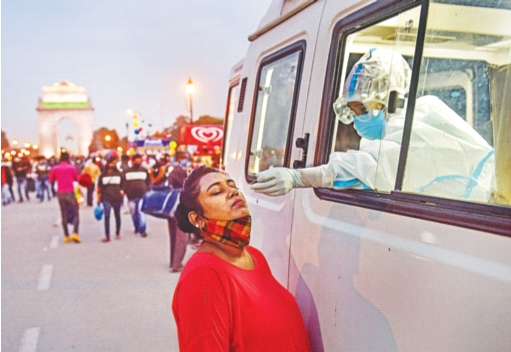 Less than 5 lakh patients for the twelfth day in a row | सलग बाराव्या दिवशी 5 लाखांपेक्षा कमी रुग्ण