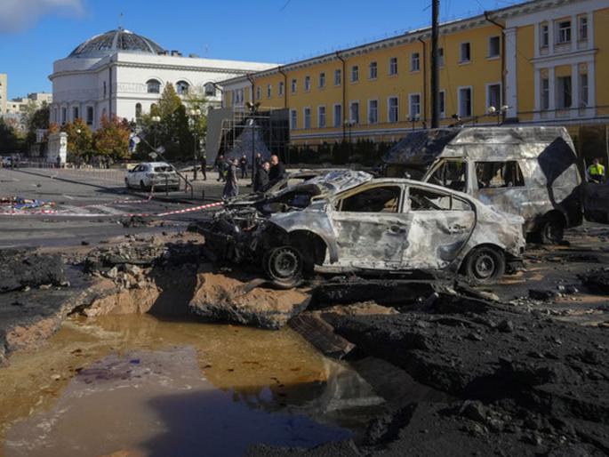 Russia took revenge; 83 missiles fired at Ukraine, 10 killed | रशियाने घेतला बदला; युक्रेनवर डागली ८३ क्षेपणास्त्रे, १० ठार Russia took revenge; 83 missiles fired at Ukraine, 10 killed | रशियाने घेतला बदला; युक्रेनवर डागली ८३ क्षेपणास्त्रे, १० ठार