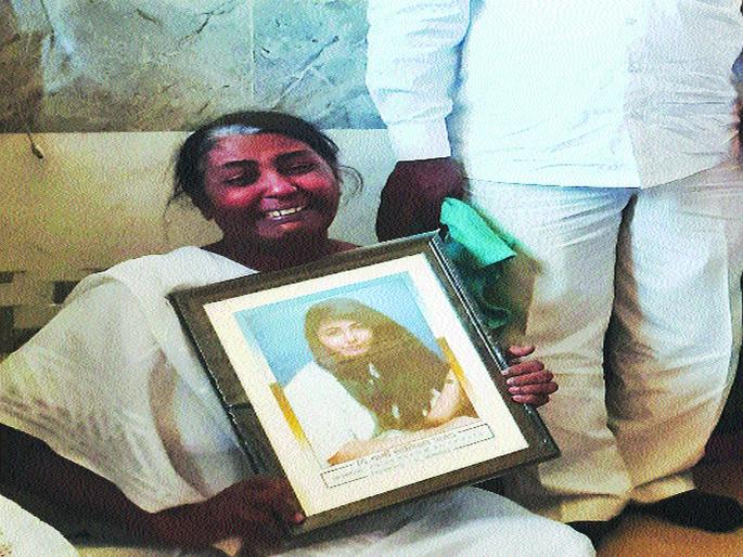 Will railway wake up even after my daughter's death? | माझ्या मुलीच्या मृत्यूनंतर तरी जाग येणार का? Will railway wake up even after my daughter's death? | माझ्या मुलीच्या मृत्यूनंतर तरी जाग येणार का?