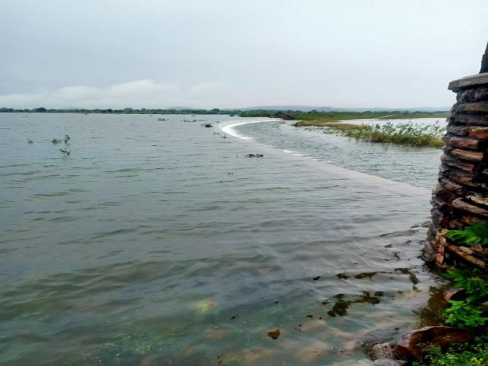 Khindsi overflows; Hundreds of acres of agriculture under water, major crop losses | खिंडसी ओव्हर फ्लो; शेकडो एकर शेती पाण्याखाली, पिकांचे मोठे नुकसान