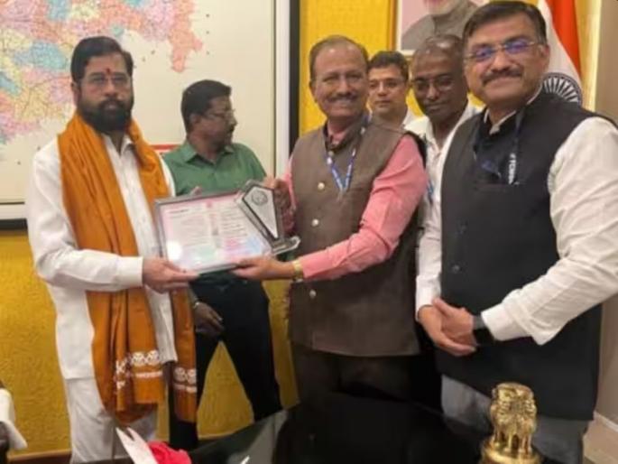 Journalist, CM Eknath Shinde got 77 percent marks; Got Open University Certificate of Nashik today | पत्रकार एकनाथ शिंदेंना मिळाले 77 टक्के गुण; मुक्त विद्यापीठाचे प्रमाणपत्र मिळाले Journalist, CM Eknath Shinde got 77 percent marks; Got Open University Certificate of Nashik today | पत्रकार एकनाथ शिंदेंना मिळाले 77 टक्के गुण; मुक्त विद्यापीठाचे प्रमाणपत्र मिळाले