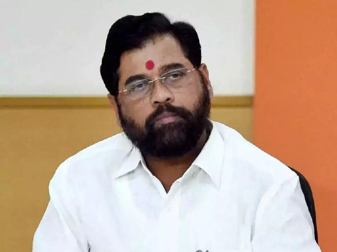 Maratha Reservation Protest : chaos at 'Shasan Aplya Dari Program' in Yavatmal, protesters showed black flags to CM Eknath Shinde | यवतमाळात मुख्यमंत्री शिंदेंच्या 'शासन आपल्या दारी' कार्यक्रमात मराठा आंदोलकांचा गोंधळ