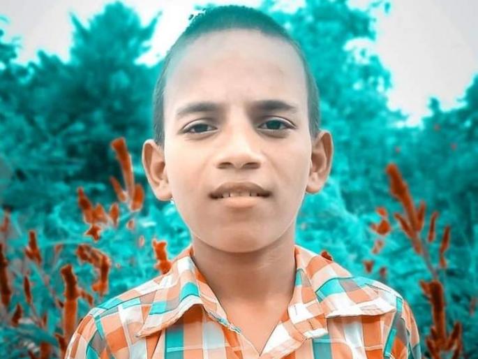 A child who was going to fetch water from a hand pump was crushed by a load truck | हातपंपावर पाणी आणण्यासाठी जात असलेल्या बालकाला भरधाव ट्रकने चिरडले A child who was going to fetch water from a hand pump was crushed by a load truck | हातपंपावर पाणी आणण्यासाठी जात असलेल्या बालकाला भरधाव ट्रकने चिरडले