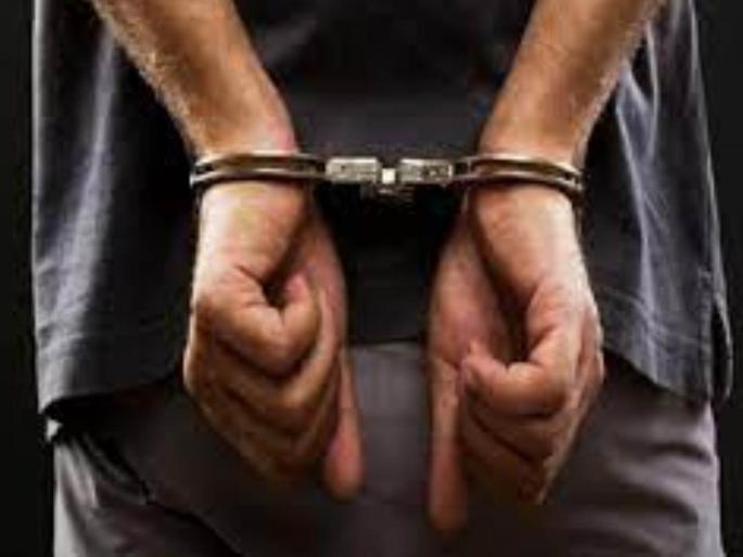 person who stole diesel from a vehicle parked on the road was arrested in solapur | रस्त्याकडेला थांबलेल्या वाहनातील डिझेल चोरणाऱ्या टोळीतील एकाला अटक  person who stole diesel from a vehicle parked on the road was arrested in solapur | रस्त्याकडेला थांबलेल्या वाहनातील डिझेल चोरणाऱ्या टोळीतील एकाला अटक