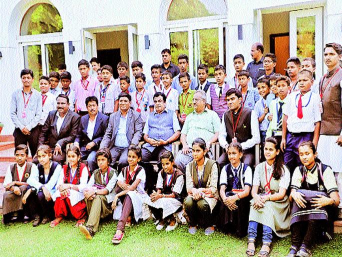 'Sanskar's Moti' Air Travel: The unforgettable experience of students sitting on the plane for the first time | ‘संस्कारांचे मोती’ हवाई सफर : प्रथमच विमानात बसण्याचा विद्यार्थ्यांचा अविस्मरणीय अनुभव 'Sanskar's Moti' Air Travel: The unforgettable experience of students sitting on the plane for the first time | ‘संस्कारांचे मोती’ हवाई सफर : प्रथमच विमानात बसण्याचा विद्यार्थ्यांचा अविस्मरणीय अनुभव