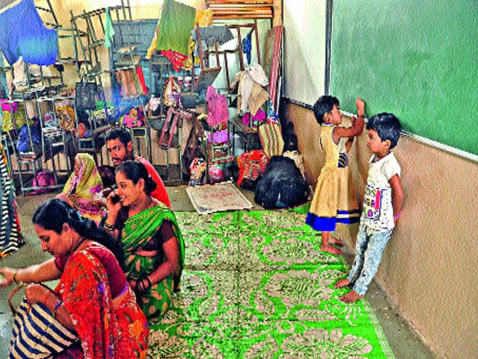 Life-threatening planes, no-frills duty for civilians | जीव धोक्यात घालून नवख्या धावपट्टीवर उतरविली विमाने, अडकलेल्या नागरिकांसाठी जवानांची कर्तबगारी Life-threatening planes, no-frills duty for civilians | जीव धोक्यात घालून नवख्या धावपट्टीवर उतरविली विमाने, अडकलेल्या नागरिकांसाठी जवानांची कर्तबगारी