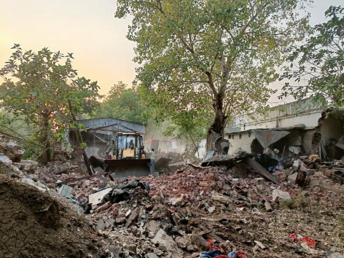 Nagpur municipal corp's action on illegal construction and dilapidated shops | अवैध बांधकाम व जीर्ण झालेल्या दुकानांवर मनपाचा हातोडा