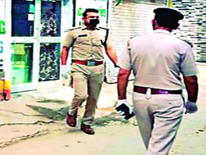 Indian players are busy with police duty in lockdown | लॉकडाऊनमध्ये पोलीस कर्तव्यात व्यस्त आहेत भारतीय खेळाडू Indian players are busy with police duty in lockdown | लॉकडाऊनमध्ये पोलीस कर्तव्यात व्यस्त आहेत भारतीय खेळाडू