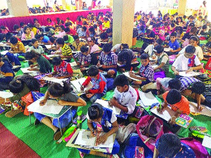 Savarkar's History Drawn by Students; State level painting competition | विद्यार्थ्यांनी रेखाटला सावरकरांचा इतिहास; राज्यस्तरीय चित्रकला स्पर्धा Savarkar's History Drawn by Students; State level painting competition | विद्यार्थ्यांनी रेखाटला सावरकरांचा इतिहास; राज्यस्तरीय चित्रकला स्पर्धा