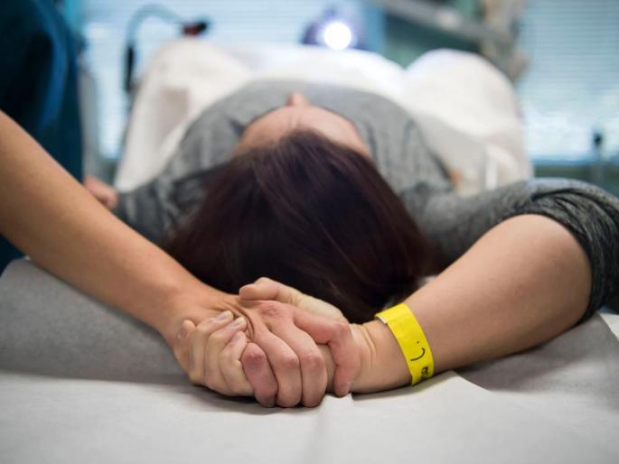 A fake couple's came for an abortion | पत्नी म्हणून रुग्णालयात दुसरीलाच नेले; गर्भपातासाठी आलेल्या जोडप्याचे बिंग फुटले A fake couple's came for an abortion | पत्नी म्हणून रुग्णालयात दुसरीलाच नेले; गर्भपातासाठी आलेल्या जोडप्याचे बिंग फुटले