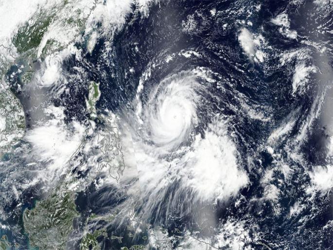 The meteorological department has announced that low pressure belts have formed in the Arabian Sea mac | Nisarga Cyclone: कोरोना, अम्फाननंतर आता नवे वादळी संकट; कोकणात हाय अलर्ट The meteorological department has announced that low pressure belts have formed in the Arabian Sea mac | Nisarga Cyclone: कोरोना, अम्फाननंतर आता नवे वादळी संकट; कोकणात हाय अलर्ट
