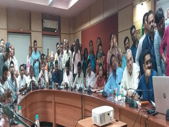 Worli BDD Chal Redevelopment Project! 1 thousand 133 police got houses of Mhada | वरळी बीडीडी चाळ पुनर्विकास प्रकल्प! १ हजार १३३ पोलिसांना मिळाली म्हाडाची घरे   Worli BDD Chal Redevelopment Project! 1 thousand 133 police got houses of Mhada | वरळी बीडीडी चाळ पुनर्विकास प्रकल्प! १ हजार १३३ पोलिसांना मिळाली म्हाडाची घरे