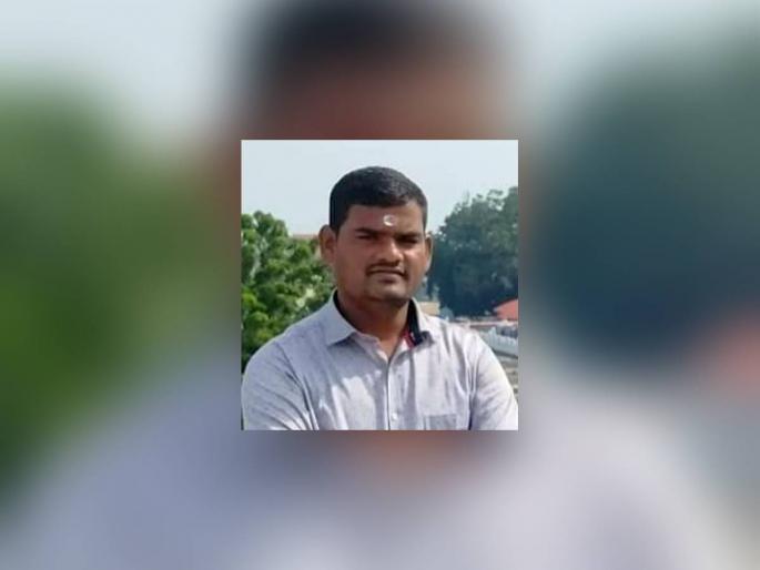 The bike slipped while dodging the pothole; The youth was killed on the spot | खड्डा चुकविताना दुचाकी घसरली; युवक जागीच ठार The bike slipped while dodging the pothole; The youth was killed on the spot | खड्डा चुकविताना दुचाकी घसरली; युवक जागीच ठार