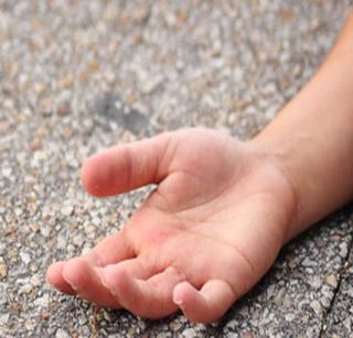 Sensational! The main accused in the murder of a 9-year-old girl had suicide | खळबळजनक! ९ वर्षाच्या मुलीच्या हत्येतील मुख्य आरोपीची आत्महत्या