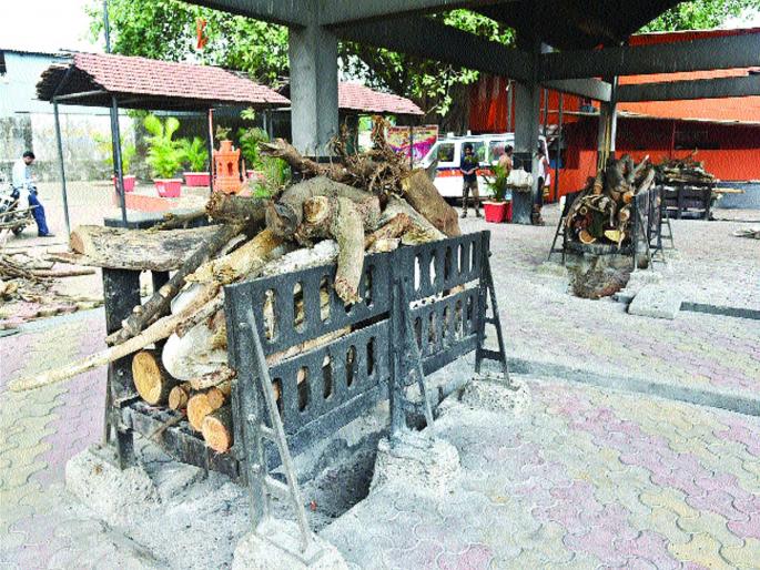 Overcrowding of dead bodies in Panvel, four bodies were burnt on one chest | पनवेलमध्ये बेवारस मृतदेहांची होतेय अवहेलना, एकाच चितेवर चार मृतदेह जाळले Overcrowding of dead bodies in Panvel, four bodies were burnt on one chest | पनवेलमध्ये बेवारस मृतदेहांची होतेय अवहेलना, एकाच चितेवर चार मृतदेह जाळले